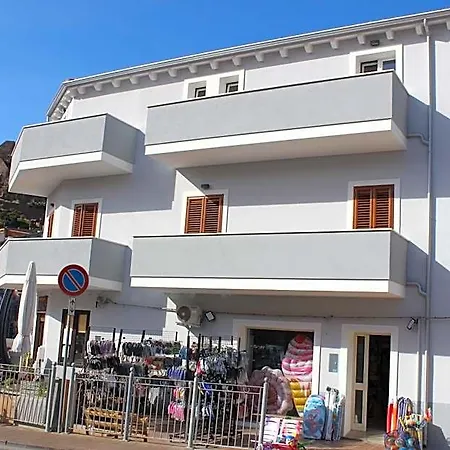 Piazza Nuova *